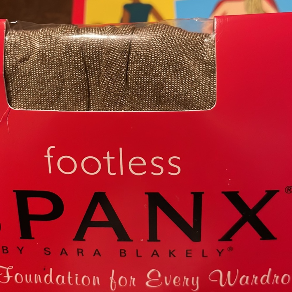 Spanx footless pantyhose, sz D (nude1 color) Super Control - Picture 4 of 9